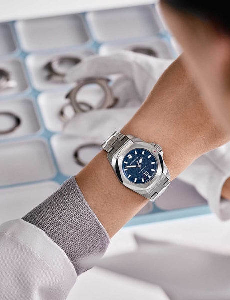 Naiste käekell Victorinox I.N.O.X. Small 242038 - Premiumkellad